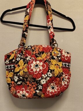 Vera Bradley Large Quilted Handbag NWOT, Red And Yellow Stylized Floral Design